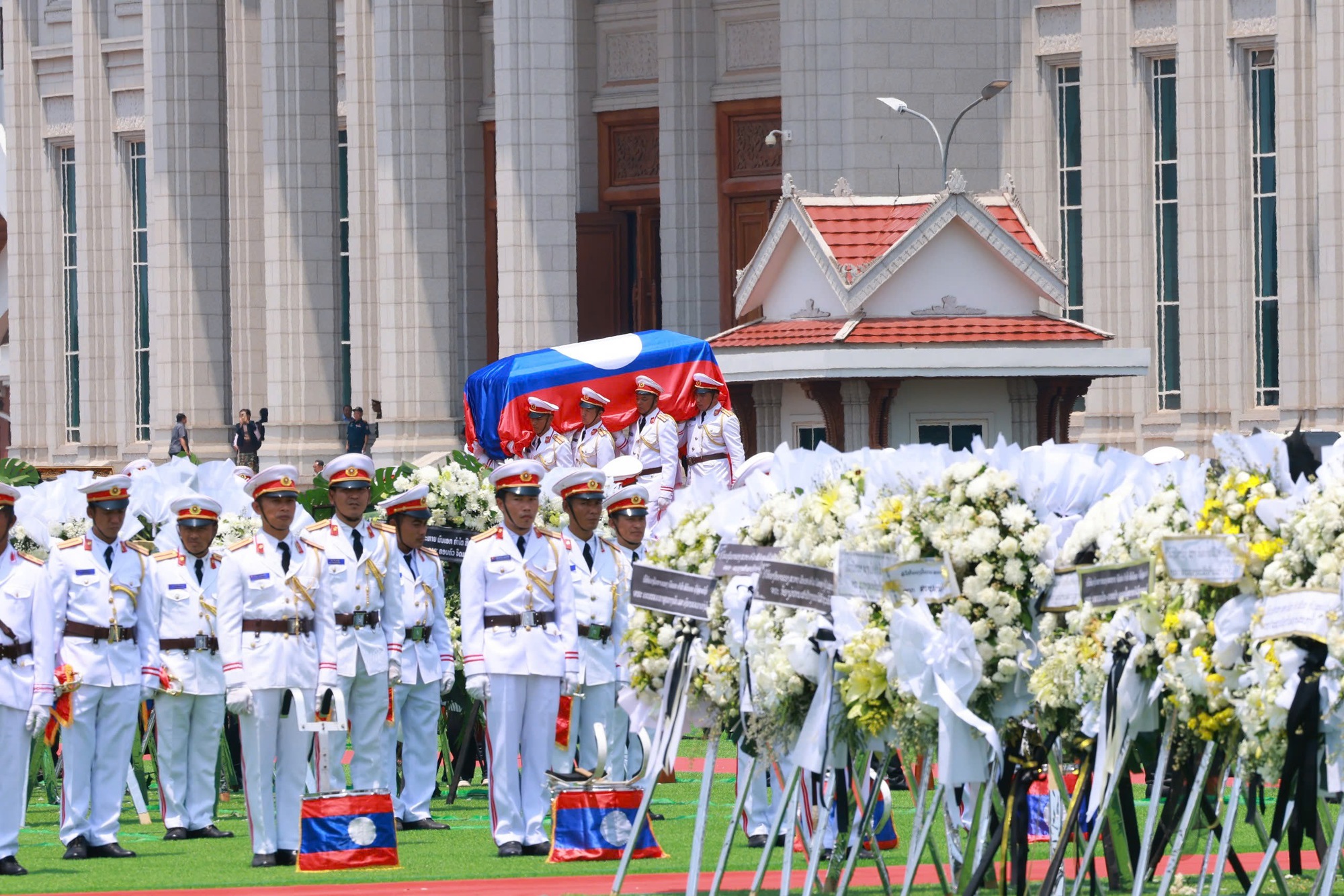 Thông tin về ông Khamtay Siphandone