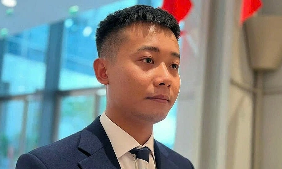 Tiểu sử và sự nghiệp của Quang Linh